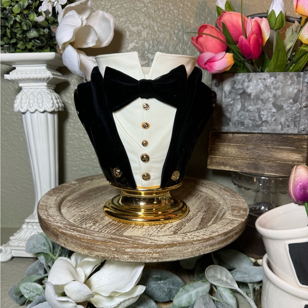 Bath & Body Works 2021 Halloween Headless Bust 3 Wick Candle Stand